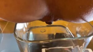 美人もちゃんのエロ顔とゲロ手コキ！インタビューあり黄金食べさせも♪