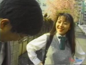 Hカップの巨乳女子○生が変態エロクソジジイに逆ナンパ！嫌がらせはエスカレートして…