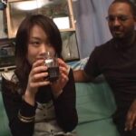 外国人と日本人のエッチ体験！黒人海兵隊が若い姫を激しく求める