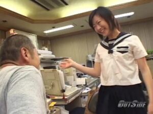 ビンタで濡れるS女たちがM男を誘う官能プレイ