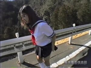 驚き！仰天の野外聖水プレイ17で川辺でのお茶会に参加！