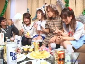 アキバ系素人いぢり！ 相川誠二監督、コスプレ女たちとのスワップパーティーを独占撮影