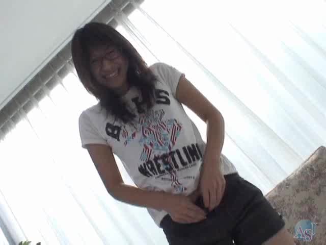 AV嬢の初めての面接での衝撃体験！いきなりのウンコ指示に戸惑う姿が必見