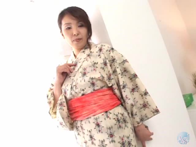 ブリマドンナ 西本かつの 相田紀子｜官能的な美人熟女タレントの自然排泄に迫るインタビュー