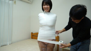 極上美女をビニールテープで完全拘束！Mummification ver.016