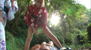 極悪黒GALの放尿地獄 ～モラルを無視する官能的な小便プレイ～