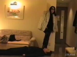 美しい奥様の上品なロングブーツ舐め踏み体験 VOL.5