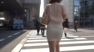 街撮り！透けパンOLのデカ尻に興奮…即交渉で尻を堪能する様子を収めたナンパ動画