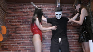 2人の女王様が贈るくすぐり責めで追い詰められる男スパイの過酷な運命とは？