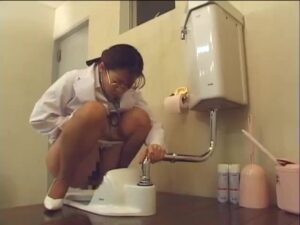 美女の排泄シーンを徹底解剖！画面から近い距離で迫る排泄主義08